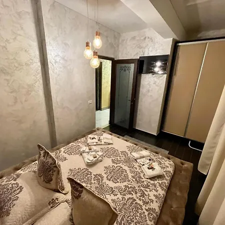 Gold Apartment *